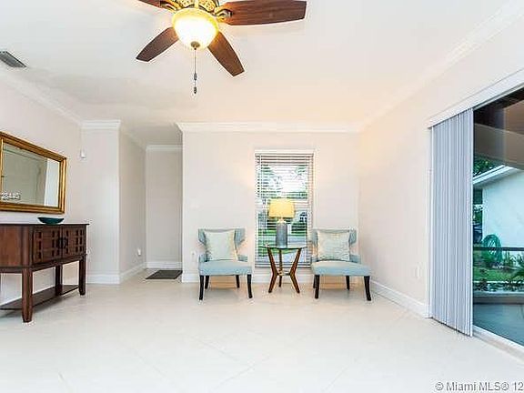 3rd image of 1260 Venetia Ave