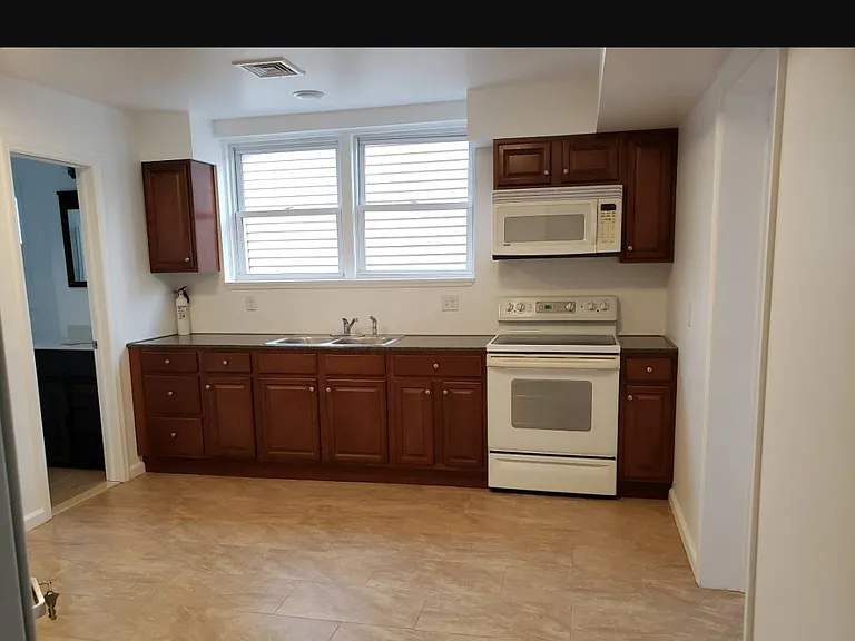 305 Church St #2A — Photo 3