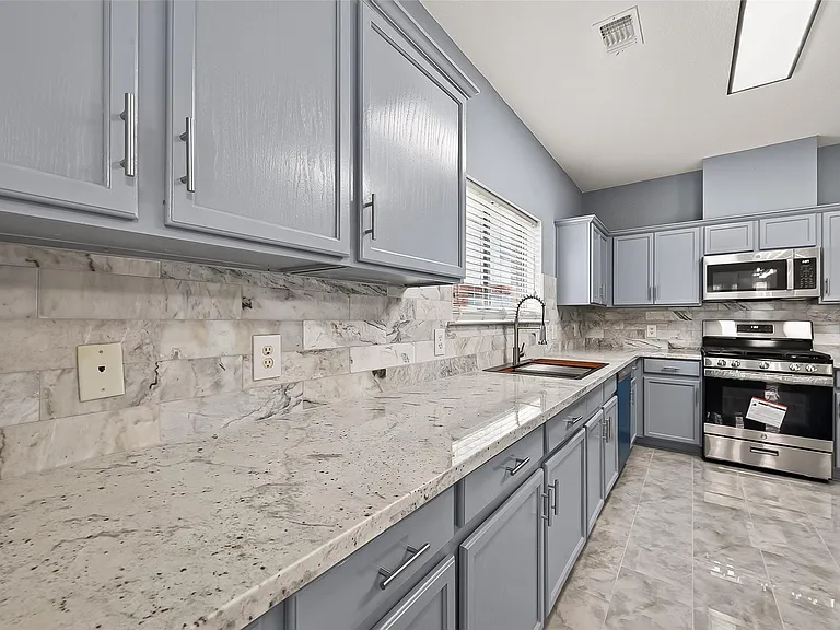 9526 Heflin Colony Dr — Photo 16
