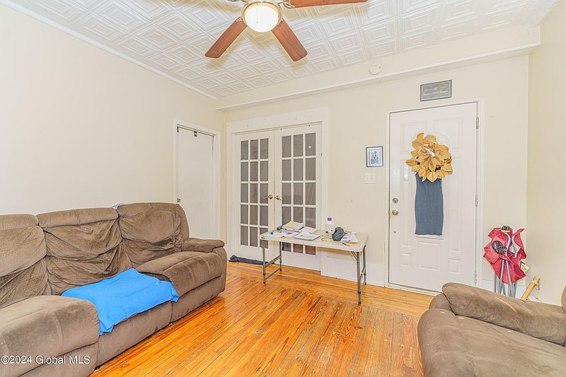 5th image of 229 6th Avenue