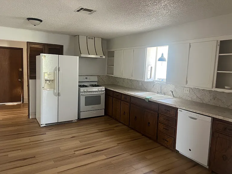 727 W Minnesota Ave — Photo 6