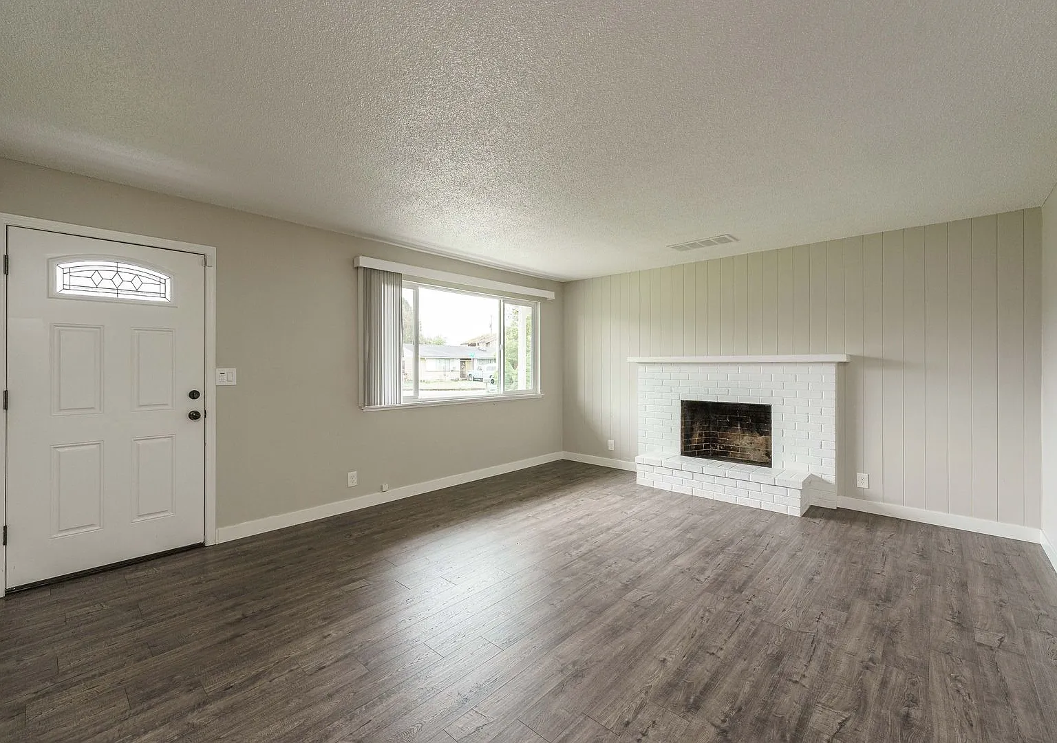 Updated 3-Bedroom, 2-Bath Home with Fully Fenced Backyard & Garage — Photo 4
