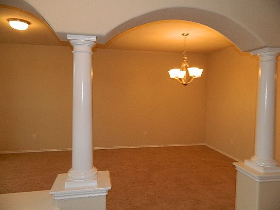 Sitting/formal dining