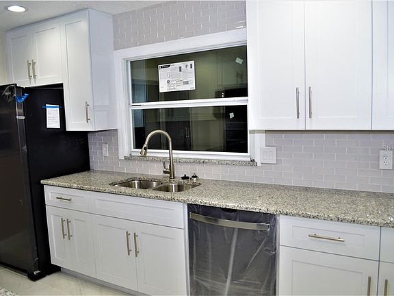 2nd image of 1932 Algonquin Ave