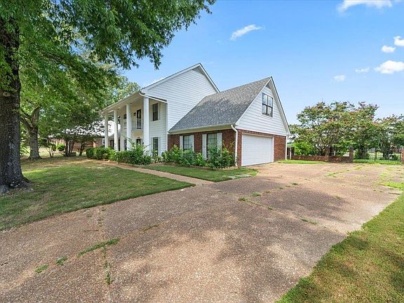 3rd image of 2144 Brackenbury Ln