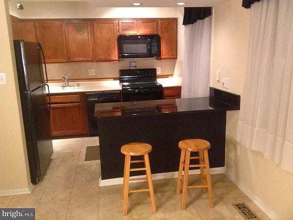 Kitchen with Granit Countertops and Marble floor