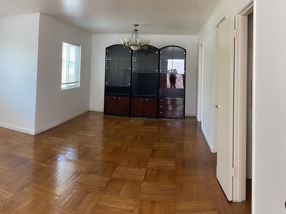 4th image of 72 Fairlawn Ct #2