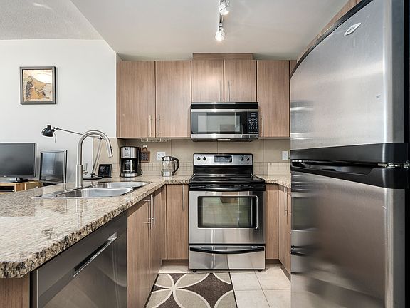 5th image of 892 Carnarvon St #3105