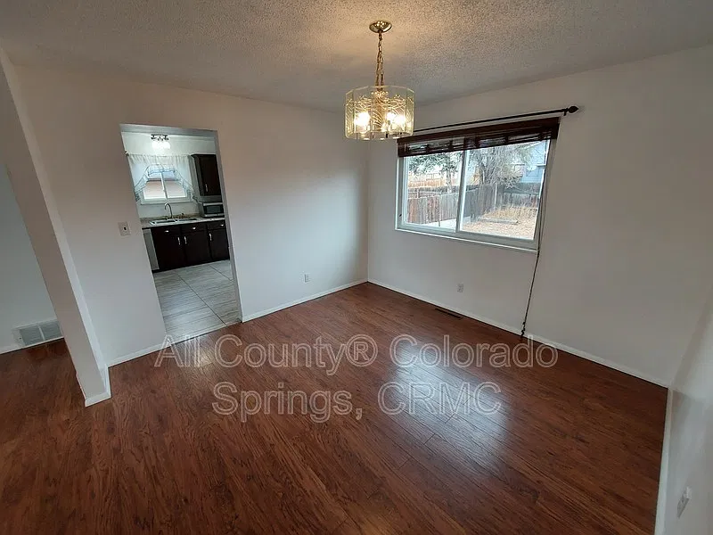 3 bed, 2.5 bath, 1872 sqft, $2,095 — Photo 4