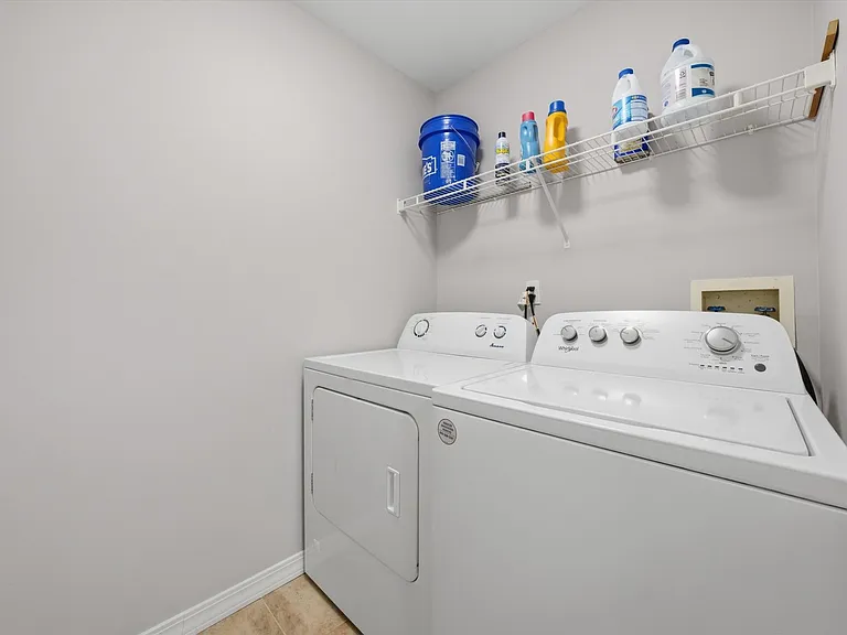 21854 W Kentwood Dr — Photo 24