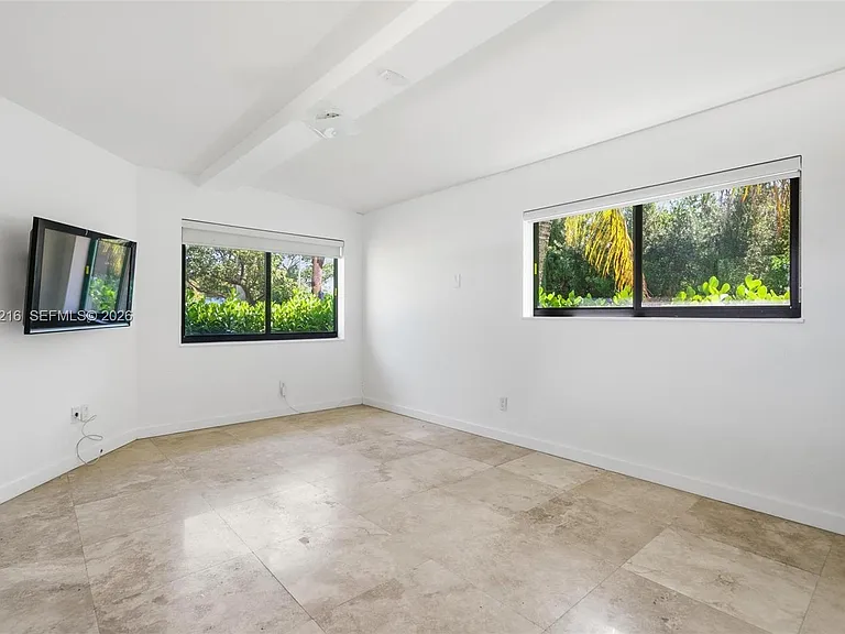 2180 NE 191st Dr — Photo 10