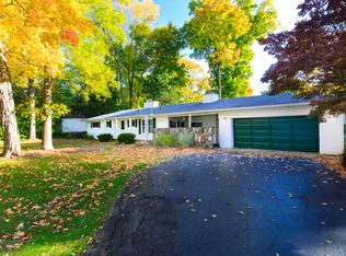 28240 Quail Hollow Rd, Farmington Hills, MI 48331