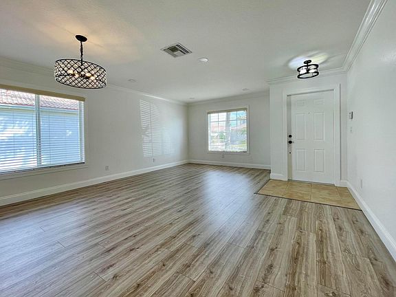 3rd image of 5575 45 Avenue
