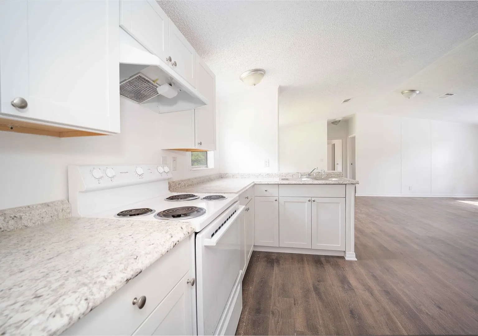 3BR/2BA Renovated Mobile Home in Coleman — Photo 3