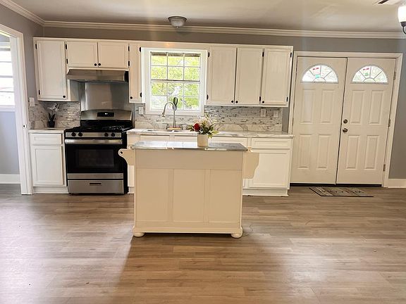 4th image of 341 Henrette Dr