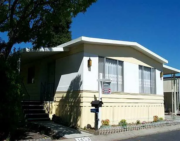 1453 Salamanca Ave photo 1