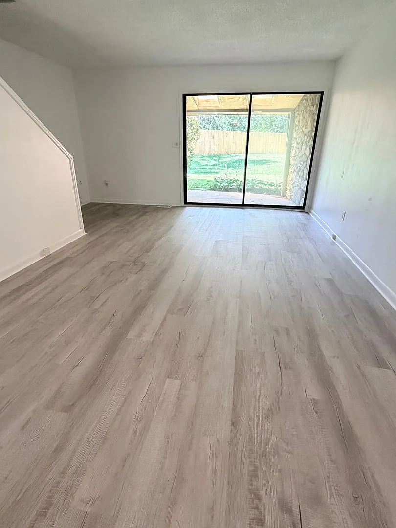 Great Arden Location - 2 Bed, 1.5 Bath Condo - Available Now! — Photo 2