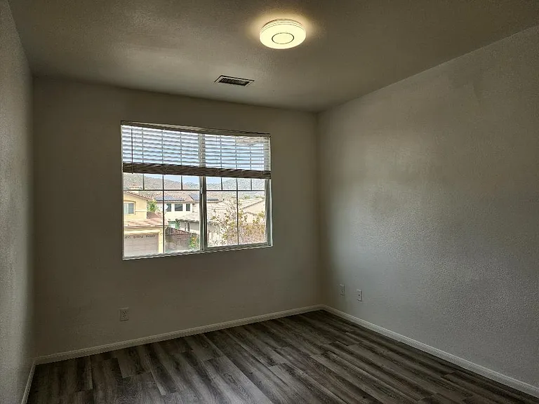 593 Hyacinth Rd — Photo 16