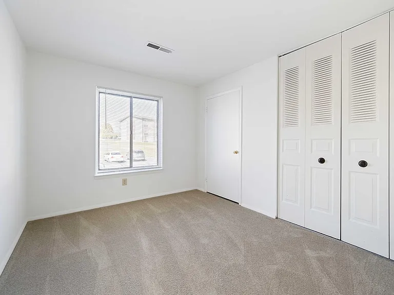 Foxridge Apartment Homes — Photo 135