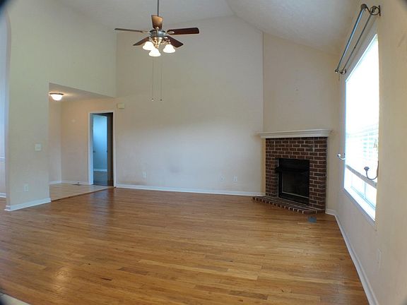 3rd image of 401 Dorchester Pl