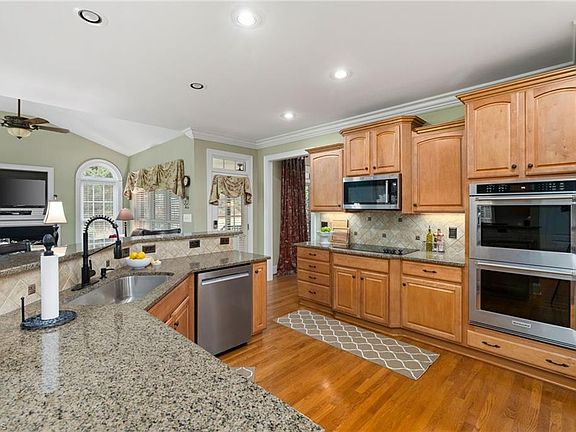 3rd image of 2511 Hillsdale Forest Ct