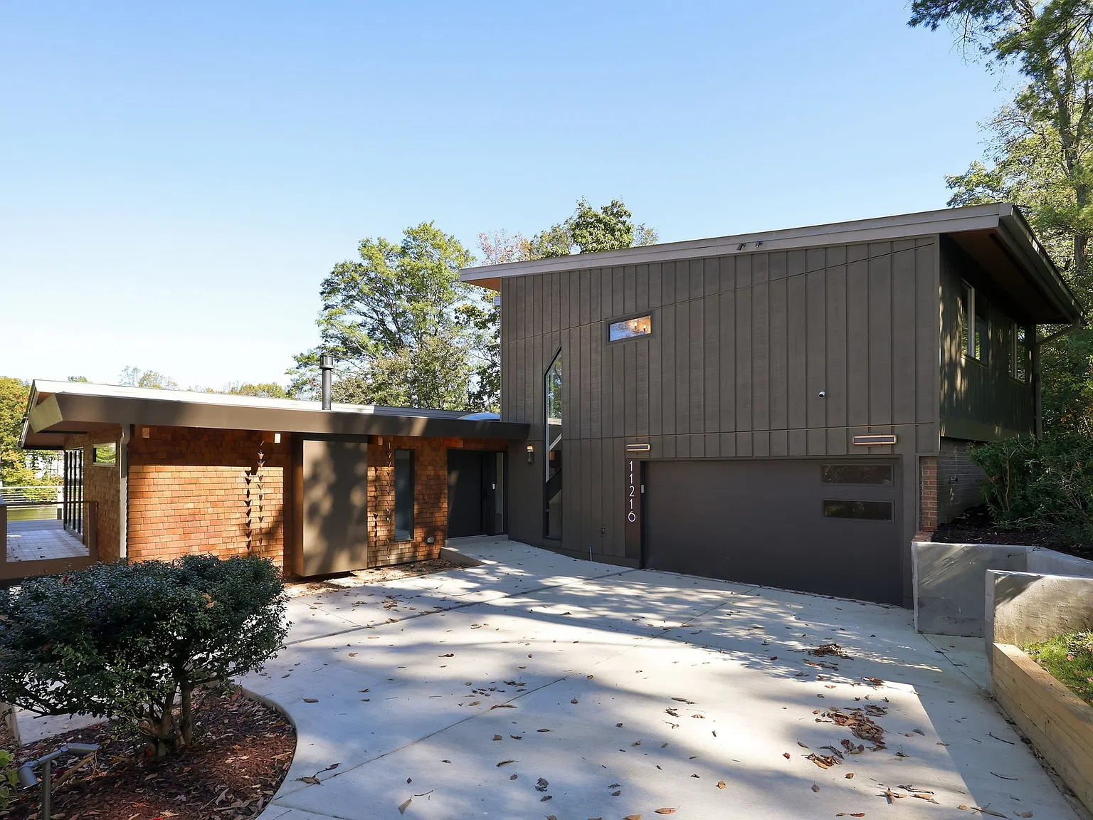 6 bed, 5.5 bath, 4453 sqft, $9,250 — Photo 1