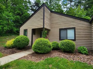 6 Woodlands Dr, Black Mountain, NC 28711