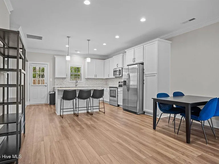 127 Lark Dr — Photo 18