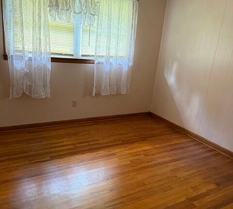 5th image of 537 McDonald Rd