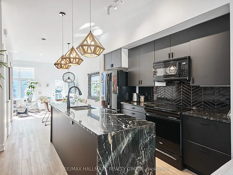 144 Florence St — Photo 7