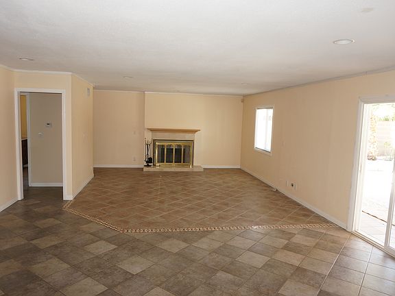 5th image of 23037 Runnymede St