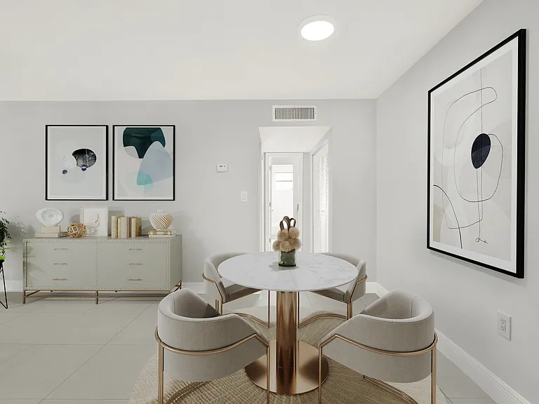 Manor Court Apartments — Photo 8