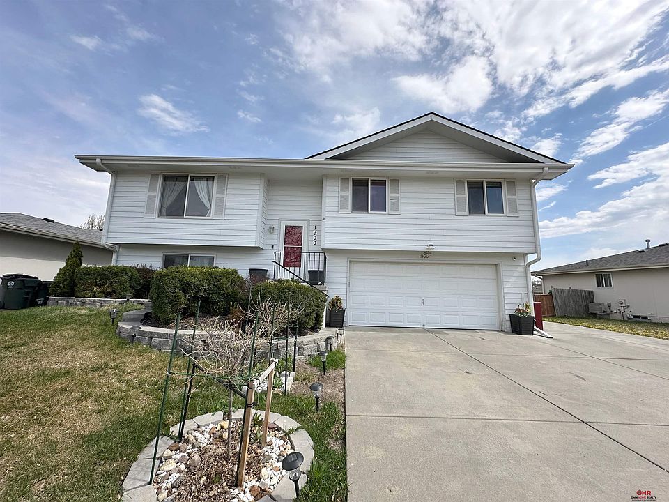1st image of 1900 W Apricot Ln