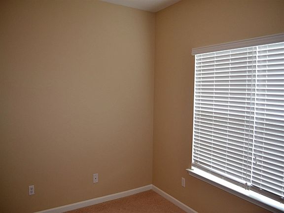 3rd image of 106 Roberts Hill Dr