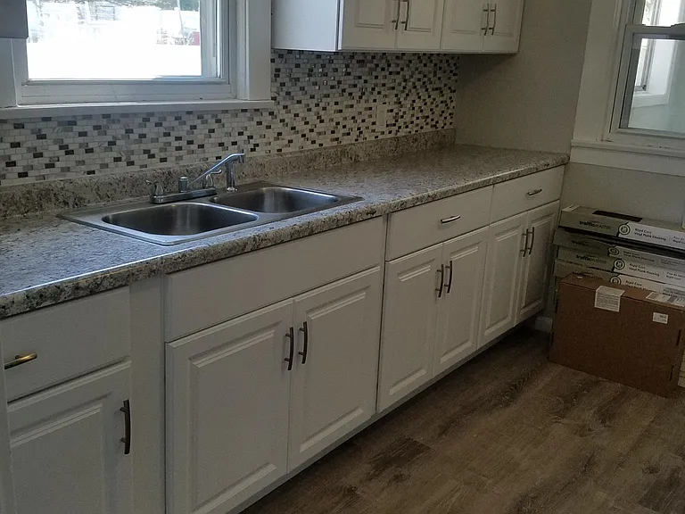 201 Marion Ave — Photo 2