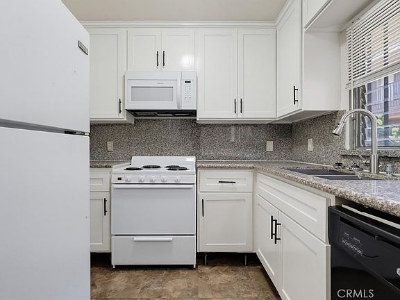 3rd image of 640 Elm Ave APT 5