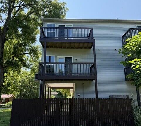 5th image of 111 Parkview St