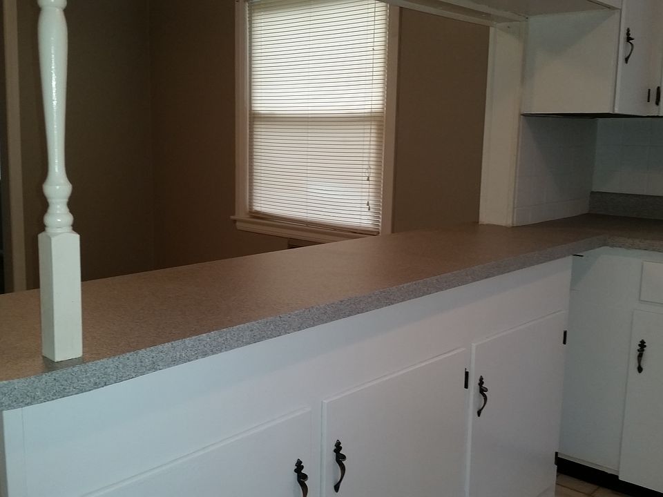 1st image of 2848 Carson Ave