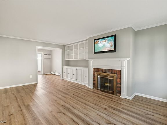 5th image of 8 Meadowlawn Dr Unit 12