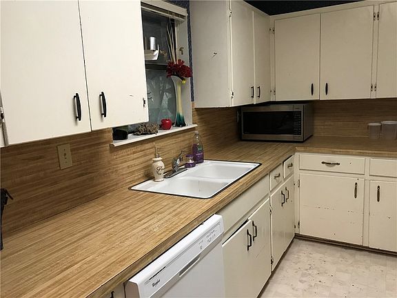 3rd image of 1111 Mulberry Dr