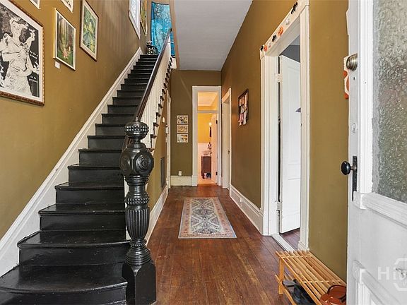 3rd image of 207 W 38th Street