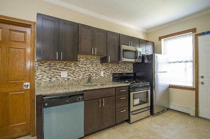 4 bed, 1.5 bath, $3,275 — Photo 2