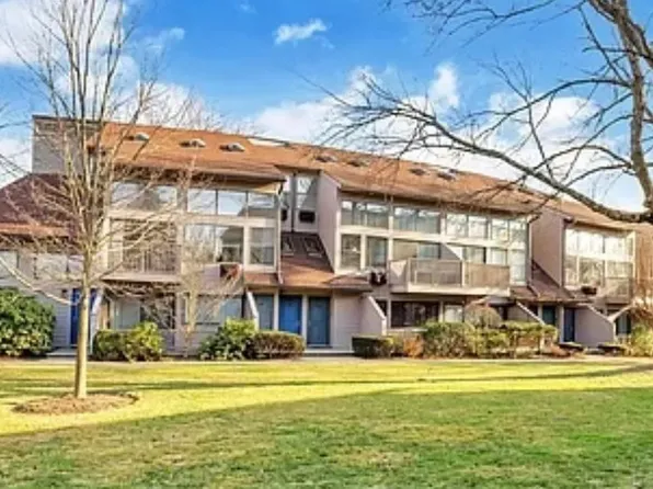1465 E Putnam Ave, Greenwich, CT