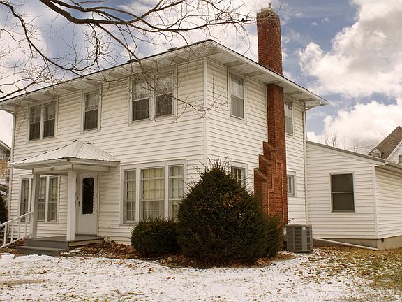 3rd image of 709 1st Ave E