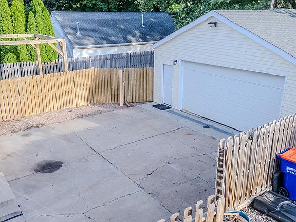 2nd image of 5349 Calvert St