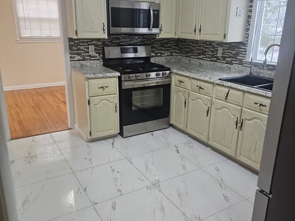 204 Airborne Ave, Vestal, NY 13850