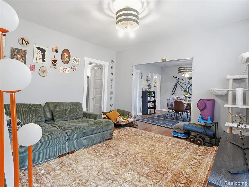 3 bed, 1100 sqft, $1,350 — Photo 3