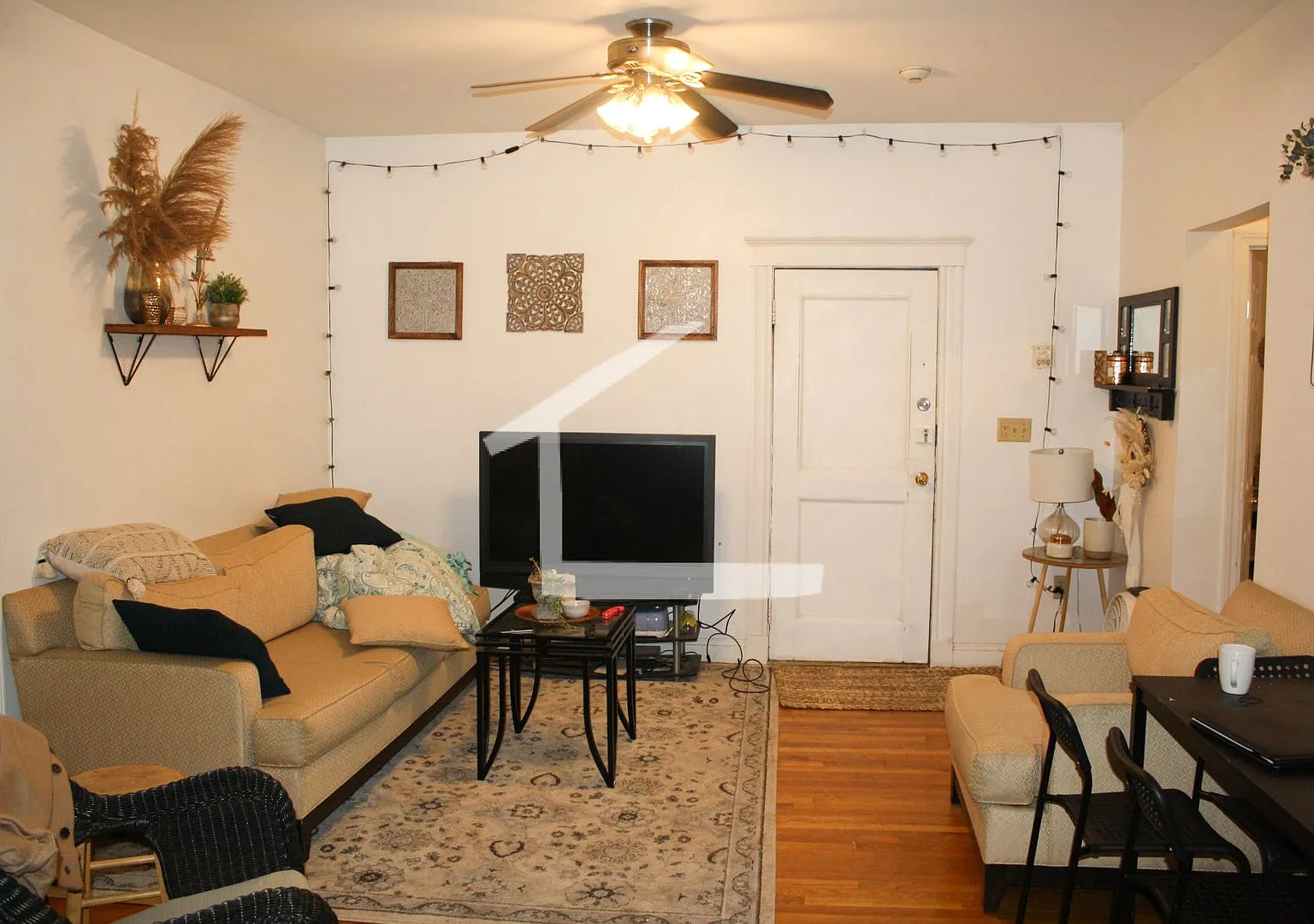 Great Value 4-bed, 1-bath w/ Heat/ Hot Water Included — Photo 4