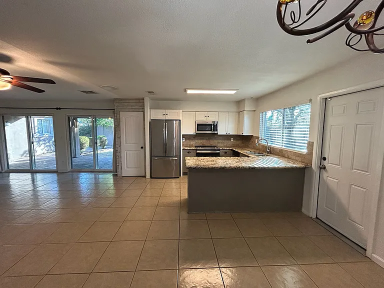 2933 W Muriel Dr — Photo 35
