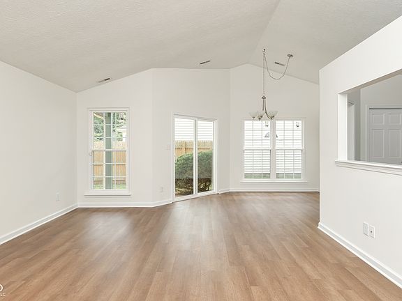 4th image of 3691 Riverwood Dr